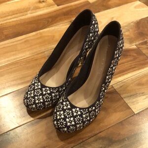 Kelly & Katie embroidered pumps